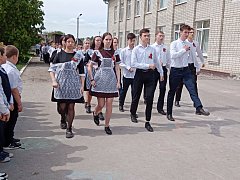 В школе № 2 Лысых Гор повели смотр строя и песни