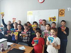В центре «Точка роста» Лысогорской школы № 2  готовят подарки мамам
