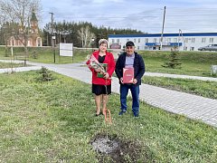 Коралловые юбиляры из Лысых Гор приняли участие  в экологической акции «Посади дерево!»