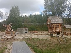 В сказочном уголке парка Лысых Гор строят еще один арт-объект – печку