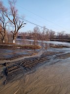 Закрыт для проезда транспорта автомобильный мост в Лысых Горах