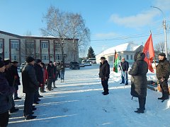 В Лысых Горах возложили цветы к памятнику участникам локальных войн 