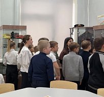 День Героев в Лысогорском районе: школьники чтят подвиги земляков