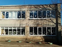 Новогоднего убранства в Лысых Горах становится больше