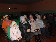 В поселке Раздольное сотрудники РДК выступили с концертом