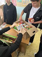 Ученики Лысогорской школы №2 собрали посылки для участников спецоперации