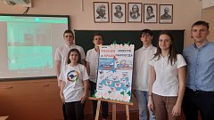 Сегодня в МБОУ СОШ №1 р.п. Лысые Горы активисты школы посредством телемоста пообщались с учениками СОШ г. Джанкой