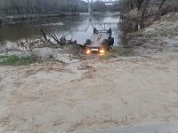 АВТОМОБИЛЬ «УЛЕТЕЛ» С ДОРОГИ В РЕКУ