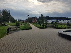 В парке Лысых Гор появились новые скамейки