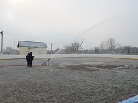 В Лысых Горах началась подготовка катка