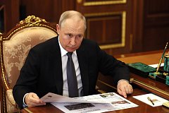 Президент РФ В.В. Путин провел встречу с губернатором Саратовской области Р.В. Бусаргиным