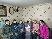 Дети из воскресной школы поздравили с юбилеем Нину Ивановну Лямину