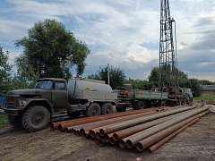 В Лысых Горах ведутся работы по бурению артезианской скважины на улице Тихонова.