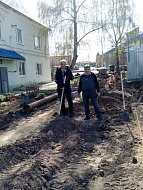 Идут работы по благоустройству дворовых территорий домов №15 и №16 на площади 15 лет Октября в Лысых Горах