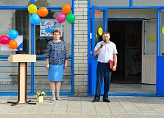 В МБОУ СОШ №2 р.п. Лысые Горы прошла торжественная линейка, посвященная Дню знаний