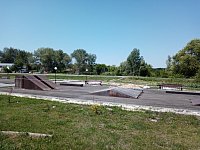 Молодежь и школьников Лысых Гор призываем не кататься на недостроенной скейт-площадке