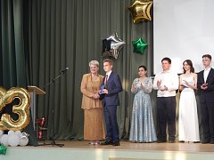 Беззаботной бабочкой улетело детство: в  МБОУ СОШ №1 р.п. Лысые Горы  прошел выпускной бал