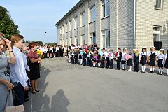 В МБОУ СОШ №2 р.п. Лысые Горы прошла торжественная линейка, посвященная Дню знаний