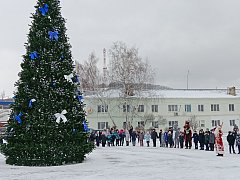 Открытие  главной елки в Лысых Горах: «И вот она нарядная, на праздник к нам пришла»