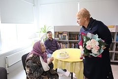 Долгожительницу из Большой Каменки поздравили с днем рождения