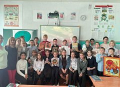 В школе с. Бутырки библиотекари провели час «Чудеса народного искусства»