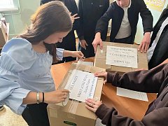 Ученики Лысогорской школы №2 собрали посылки для участников спецоперации