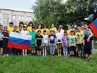 Специалисты районной библиотеки вмести с детьми исполнили музыкально-ритмическую композицию под песню «Родина моя!» 