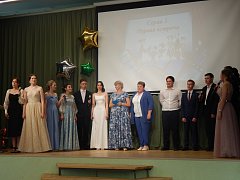 Беззаботной бабочкой улетело детство: в  МБОУ СОШ №1 р.п. Лысые Горы  прошел выпускной бал