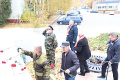 Областной депутат и общественник встретились с жителями Лысогорского района