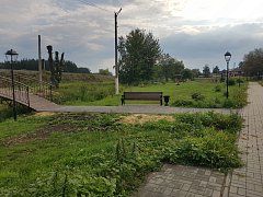 В парке Лысых Гор появились новые скамейки