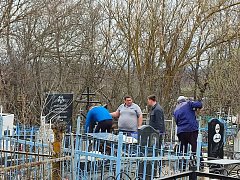 Глава Лысогорского района Валентина Фимушкина посетила братскую могилу