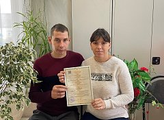 В отделе ЗАГС по Лысогорскому району вручили свидетельства о рождении