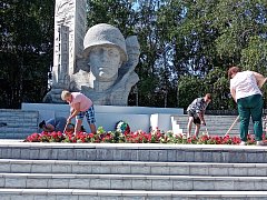 В райцентре Лысые Горы продолжается благоустройство общественной территории