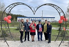 Коралловые юбиляры из Лысых Гор приняли участие  в экологической акции «Посади дерево!»