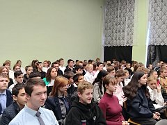 Будущее начинается сегодня: лысогорские школьники познакомились с разными профессиями