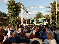 В парке Лысых Гор  выступили вокальная группа «Надежда» и Елена Тюсина