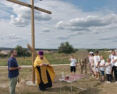 В Белом Озере освящен поклонный крест