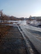 Закрыт для проезда транспорта автомобильный мост в Лысых Горах