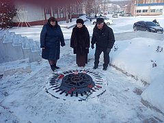 Глава Лысогоркого района возложила цветы к памятнику участникам Великой Отечественной войны