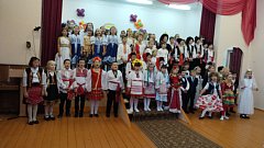 В Лысогорской школе №2 с аншлагом прошел фестиваль национальных культур.
