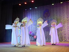 В Лысых Горах на концерте ко Дню матери зрители не скупились на аплодисменты 