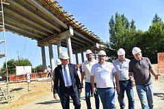 Глава Росавтодора и врио Губернатора Роман Бусаргин осмотрели объекты, строящиеся по нацпроекту «Безопасные и качественные дороги», провели совещание.