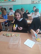 Школьники с. Бутырки научились декорировать пряники