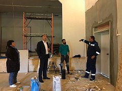 Глава Лысогорского района Сергей Фартуков с рабочим визитом посетил школу п. Яблочный и сельский Дом культуры с. Большая Рельня, где активно идут ремонтные работы