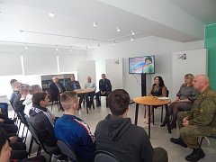В библиотеке Лысых Гор состоялась встреча допризывной молодёжи с участниками   локальных войн, военными офицерами 