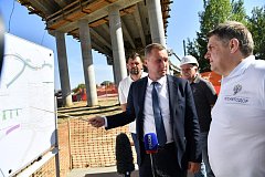 Глава Росавтодора и врио Губернатора Роман Бусаргин осмотрели объекты, строящиеся по нацпроекту «Безопасные и качественные дороги», провели совещание.