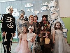 «Театральная мозаика» из Шереметьевки показала спектакль воспитанникам детского сада