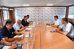 Глава Росавтодора и врио Губернатора Роман Бусаргин осмотрели объекты, строящиеся по нацпроекту «Безопасные и качественные дороги», провели совещание.