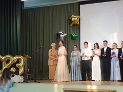 Беззаботной бабочкой улетело детство: в  МБОУ СОШ №1 р.п. Лысые Горы  прошел выпускной бал