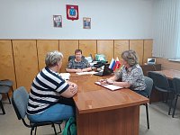 Сегодня глава Лысогорского района Валентина Фимушкина провела прием граждан - членов семей участников специальной военной операции.